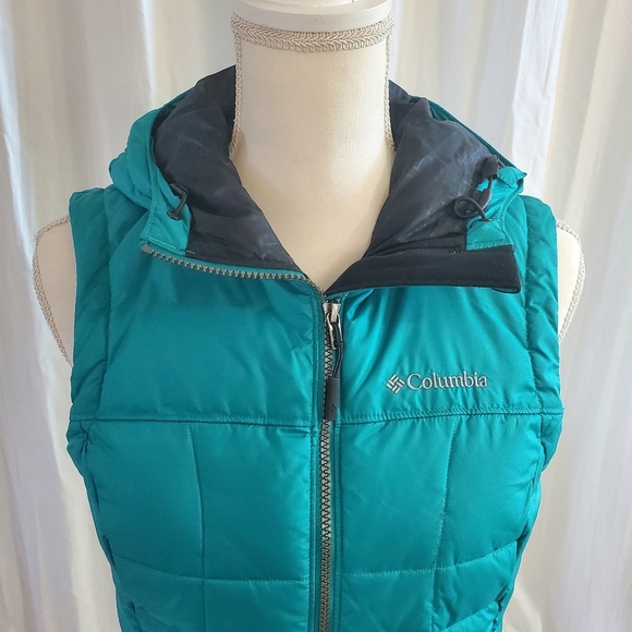 Columbia Women's Small Teal Green Hooded Premium Puffer Vest w/o Faux Fur Trim. - Picture 6 of 12
